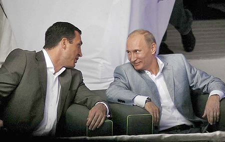 Владимир Кличко в компании Путина и Емельяненко смотрел бои ММА.